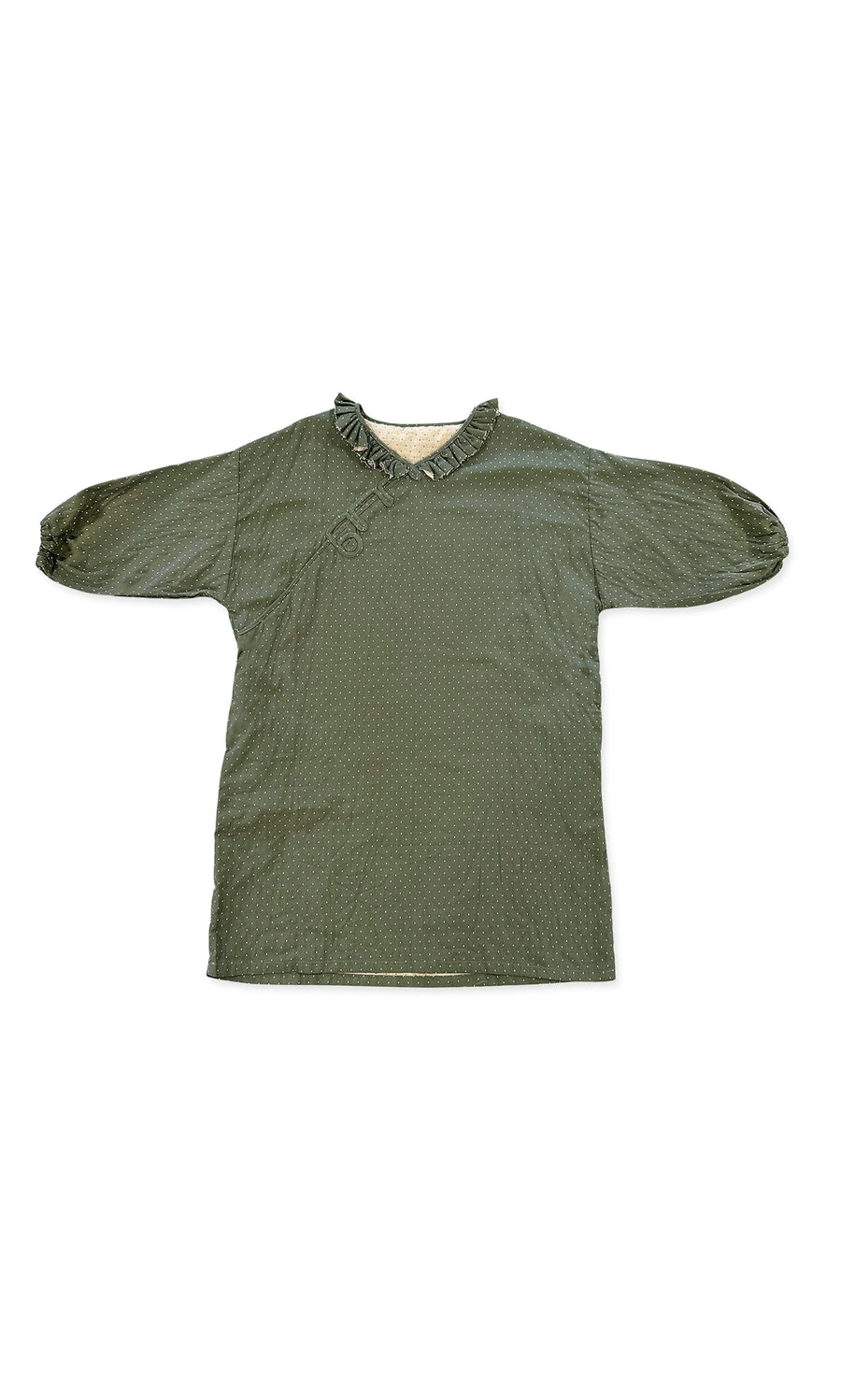Plümo- The Pippin Dress is a relaxed fit, long-sleeved dark green dress with a ruffled collar and puffed sleeves.