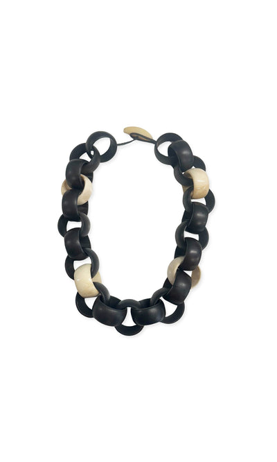 Plümo- The Rumi Necklace features chunky black and cream oval links in an alternating pattern on a white background.