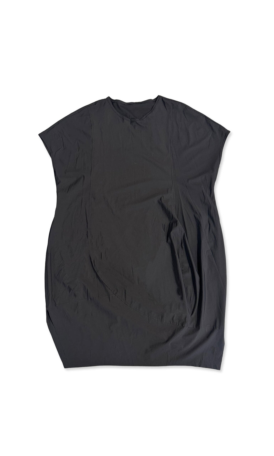 Plümo- Salo Dress: black, loose-fitting stretch midi with a circle silhouette, shown flat on white with slight wrinkles.