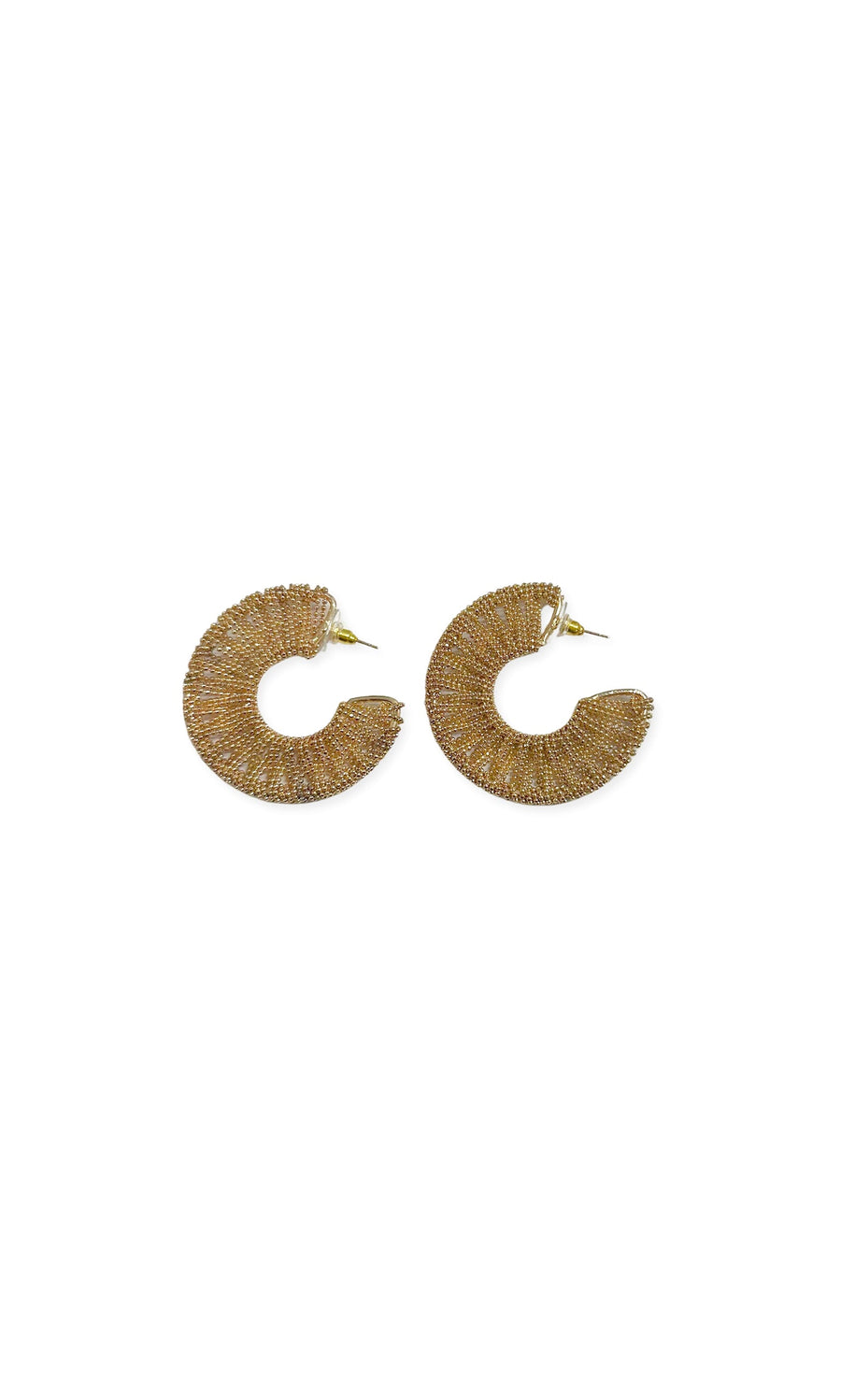 Plümo- The Zarah Earrings are gold open hoops with a ridged texture, perfect for pairing with studs or beaded chain earrings.